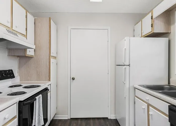 Landing Modern With Amazing Amenities Apartment *