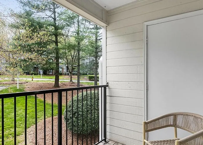 Apartment Landing Modern With Amazing Amenities *